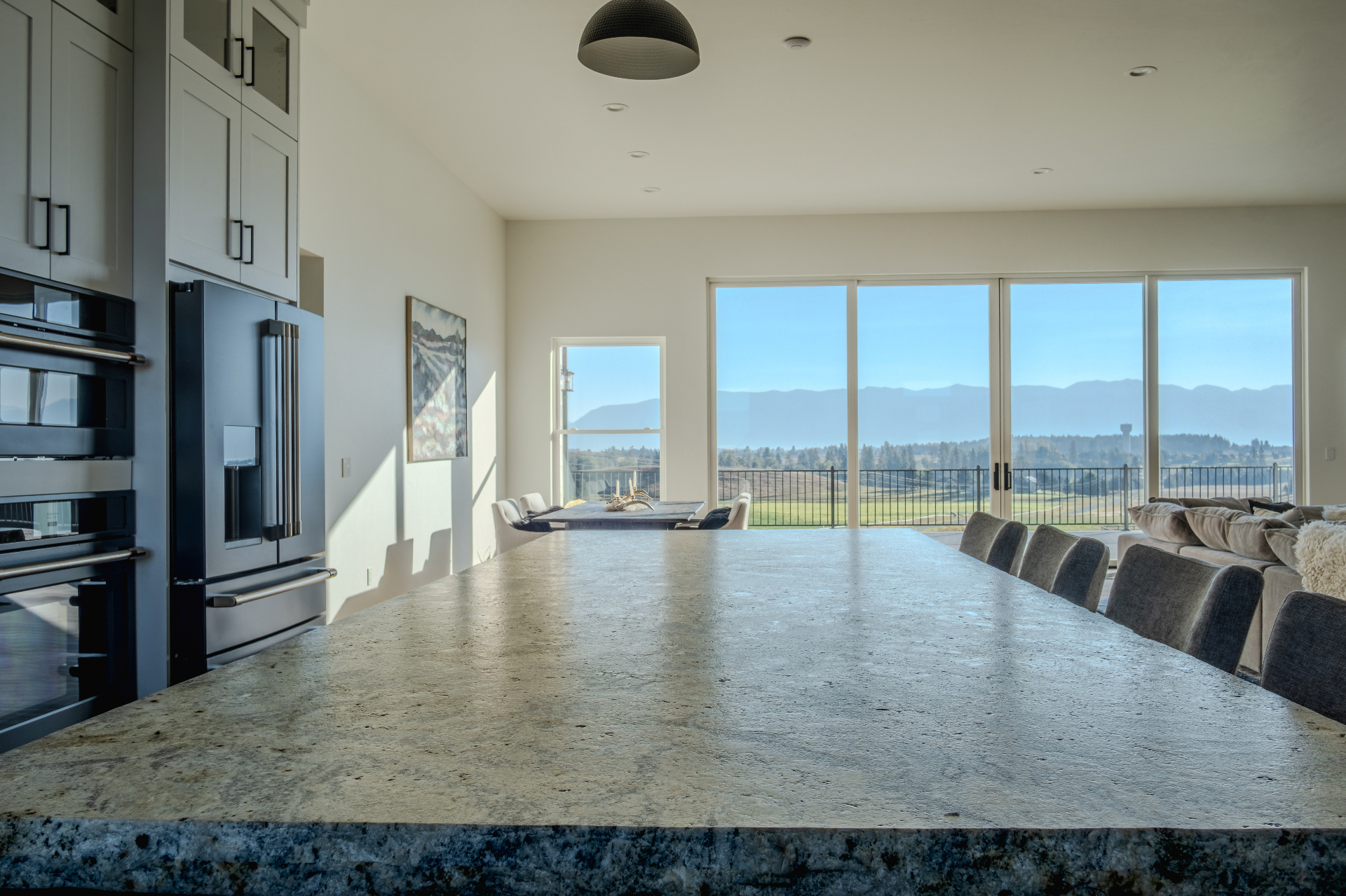 Vaulted ceiling kitchen with hardwood flooring